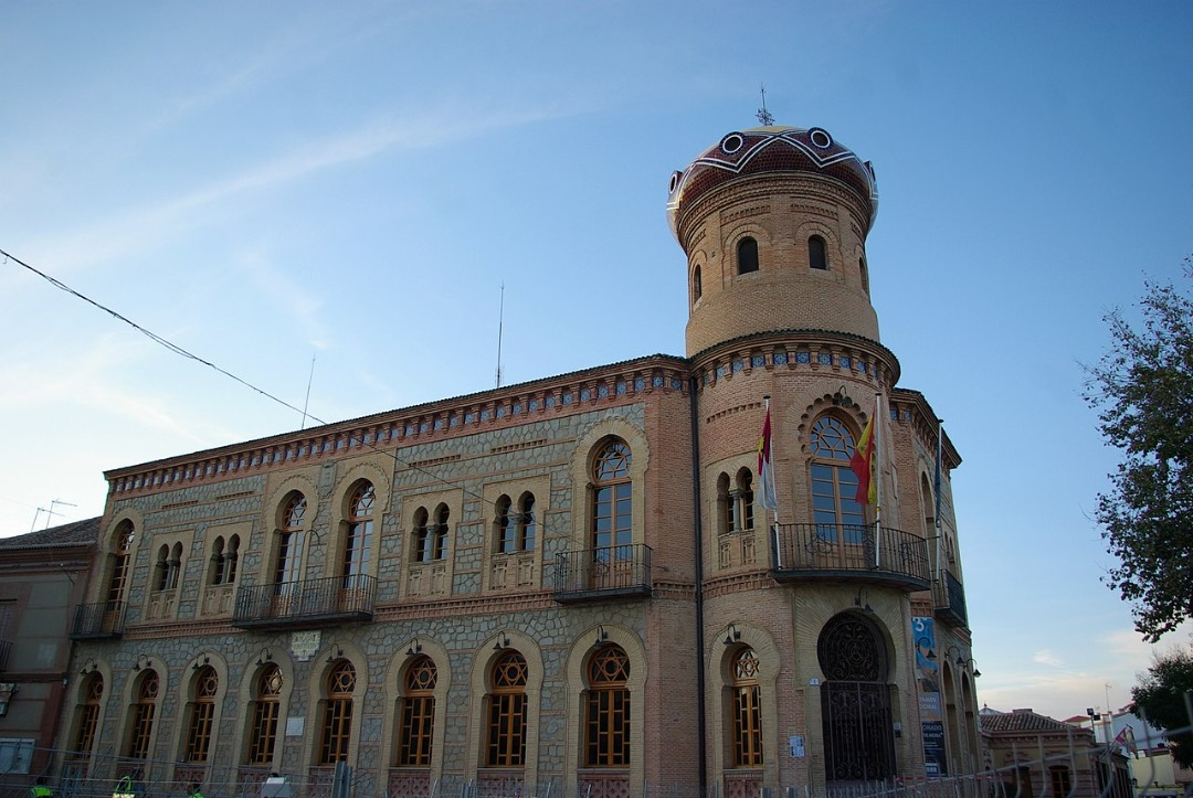 Ayuntamiento de Mora - Wikimedia Commons/Concepcion AMAT ORTAS