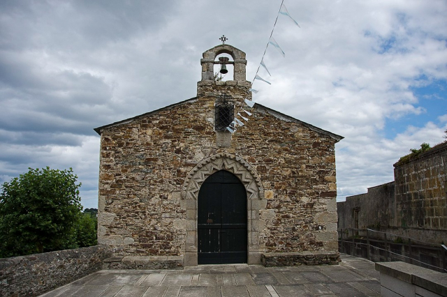 Capela da Trinidade no mirador da Atalaia, imaxe de Wikimedia Commons