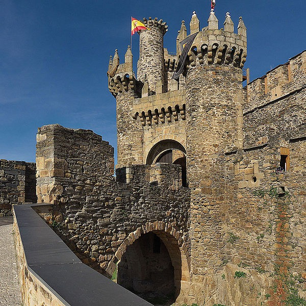 Castillo de los Templarios - Torre del Homenaje (Wikimedia Commons - José Luis Filpo Cabana)