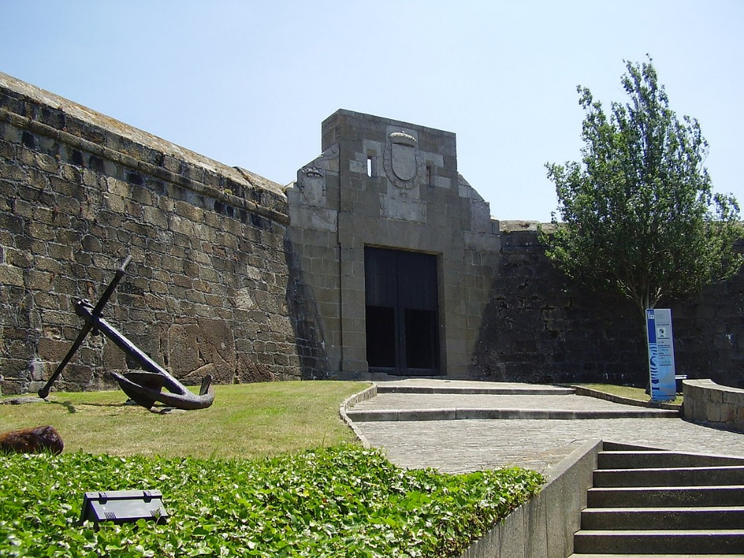 Entrada al Castillo de San Antón - Marcus Wikicommons