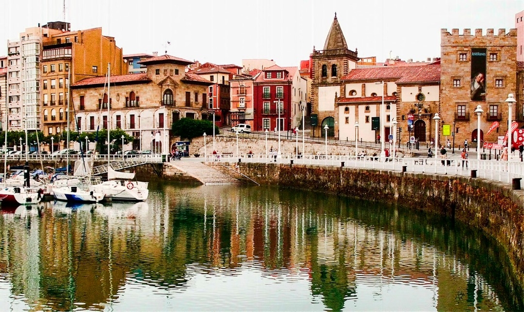 Gijón (Wikimedia Commons)
