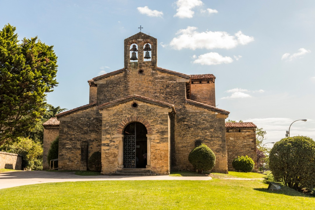 Iglesia de San Julián de los Prados - Joaquin Ossorio-Castillo/iStock