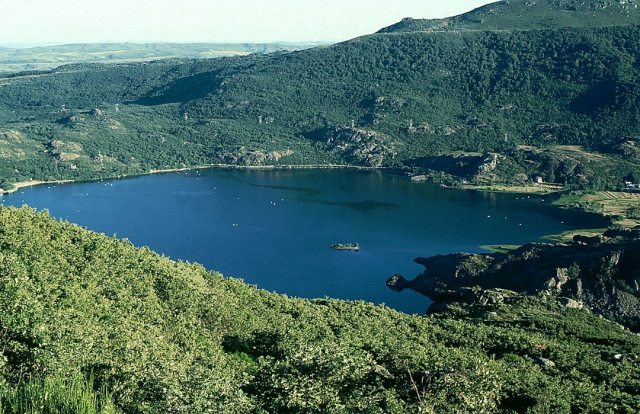 Lago de Sanabria - Wikimedia Commons/Ziegler175
