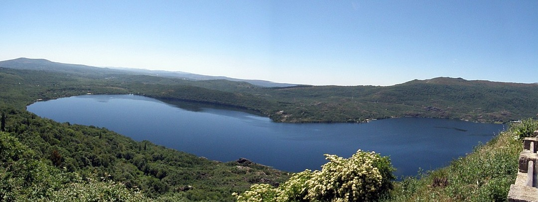 Lago Sanabria - Wikimedia Commons/Icanarom