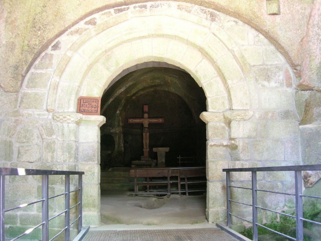 Monasterio de San Pedro de Rocas - Wikimedia commons/José Antonio Gil Martínez