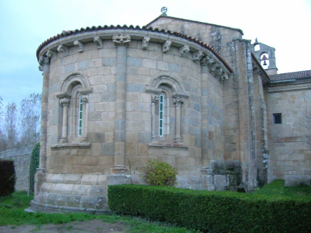Monasterio de Santa María de Ferreira - Wikimedia Commons/José Antonio Gil Martínez
