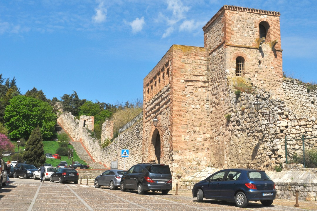 Murallas y Castillo de Burgos - Wikimediacommons/LBM1948