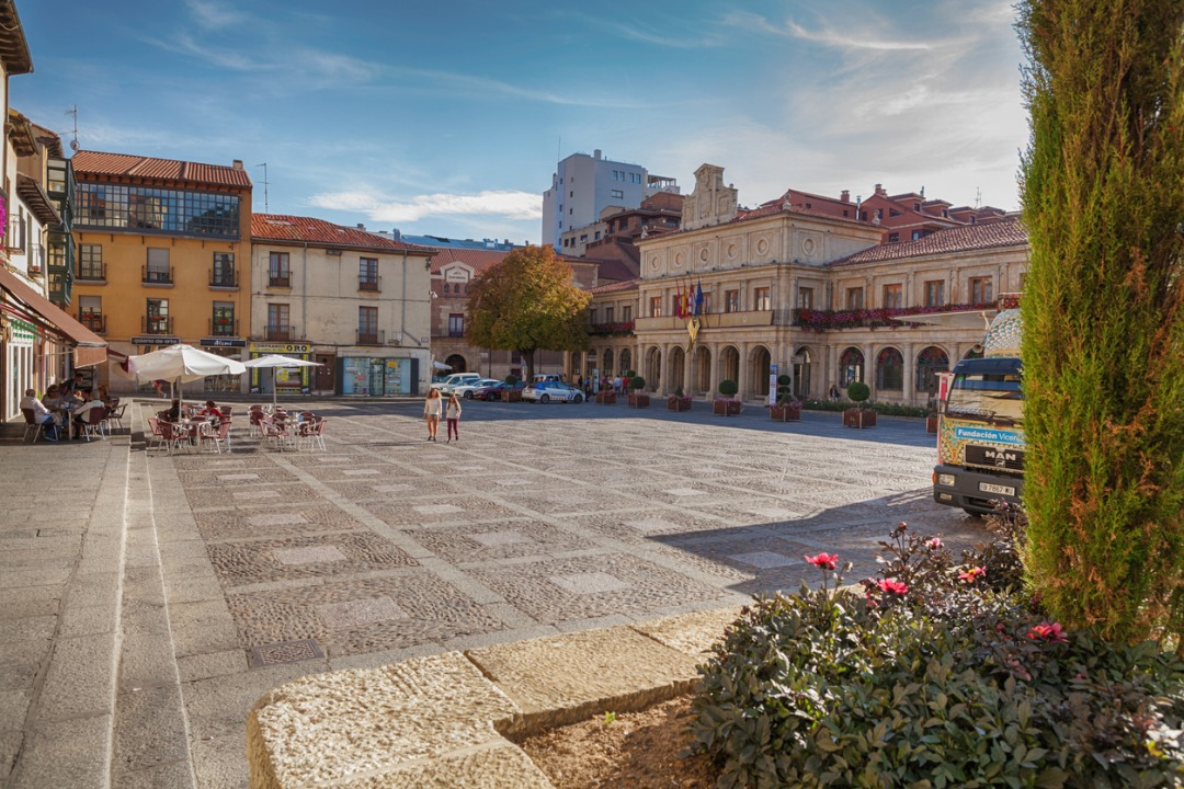Plaza de San Marcelo, León - Salima Senyavskaya/iStock