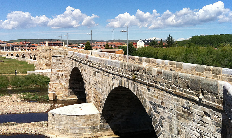 Puente legendario de Hospital de Órbigo