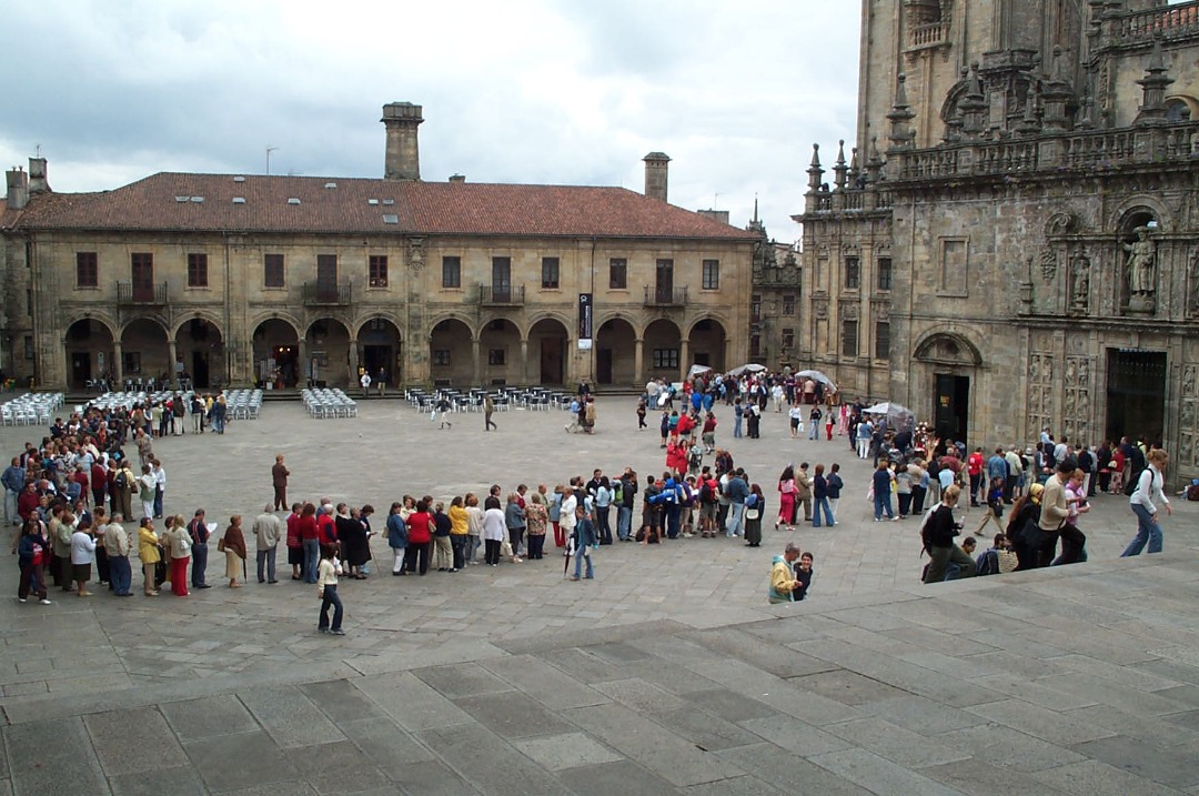 Puerta Santa de Santiago - Alquiler de Coches / Wikipedia