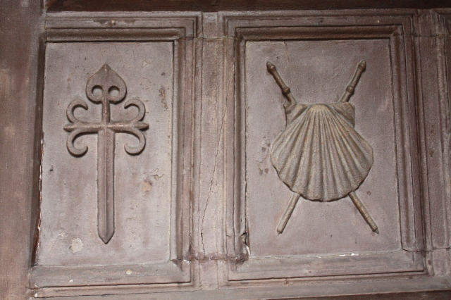 Símbolos da Orde de Santiago, imaxe de Wikimedia Commons