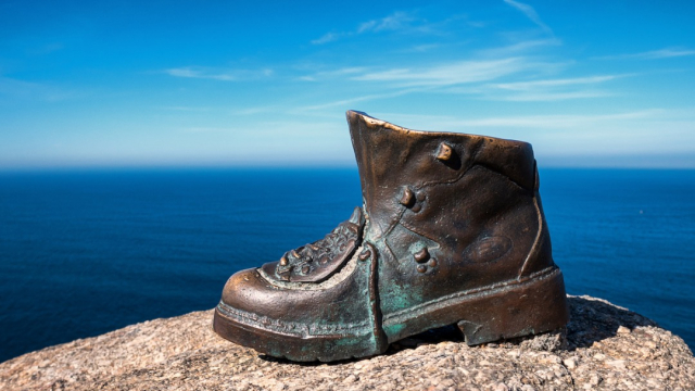 The pilgrim's boot - Wikimedia Commons / Basotxerri