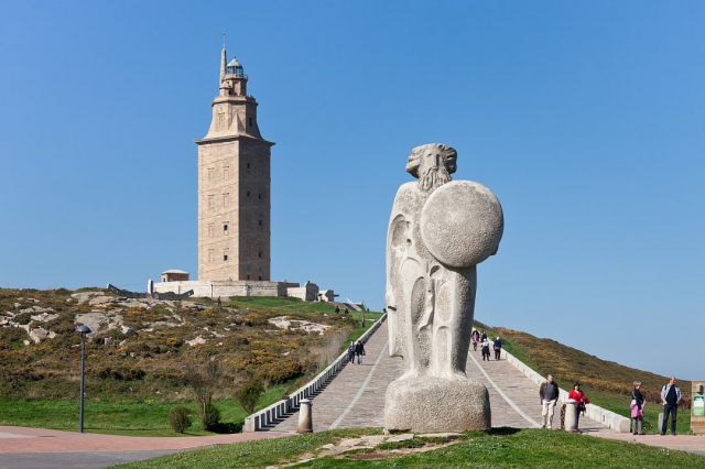Torre de Hércules - Wikimedia Commons/Luis Miguel Bugallo Sánchez (Lmbuga)