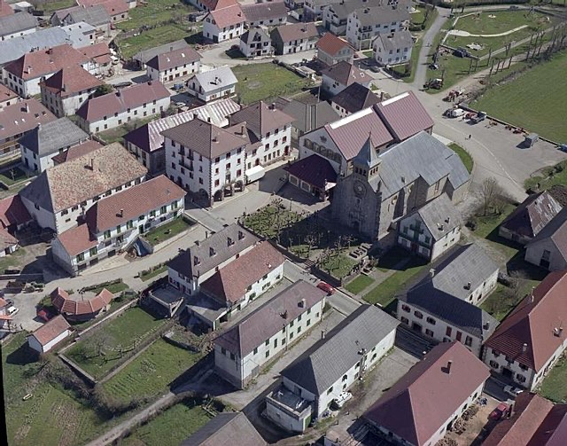 Vista aérea de Auritz - Burguete - Wikimedia Commons / Nafarroako Gobernua