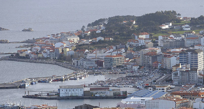 Vista del puerto de Ribeira / Fotografía de Simón Balvís