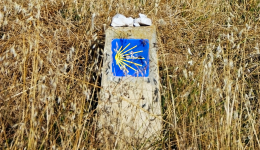Leaving stones and crosses on the Camino de Santiago: the meaning behind this tradition