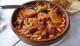 Fabada asturiana: platos típicos del Camino de Santiago